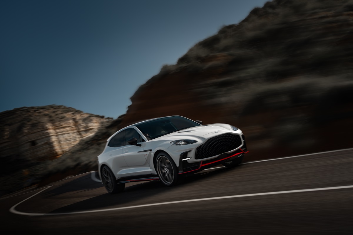 Авто новини - Aston Martin показала найпотужніший кросовер у світі