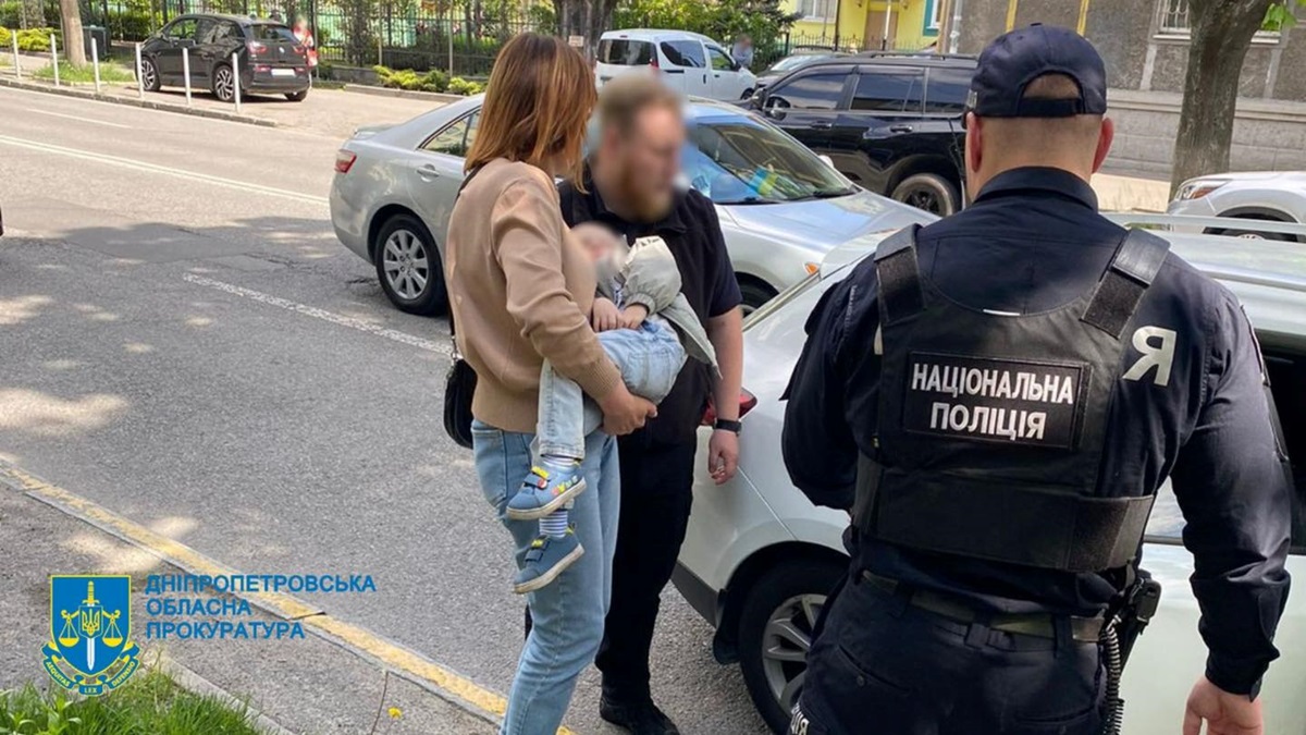 Новини України - У Дніпрі до восьми років засудили жінку, яка намагалась продати свою дитину
