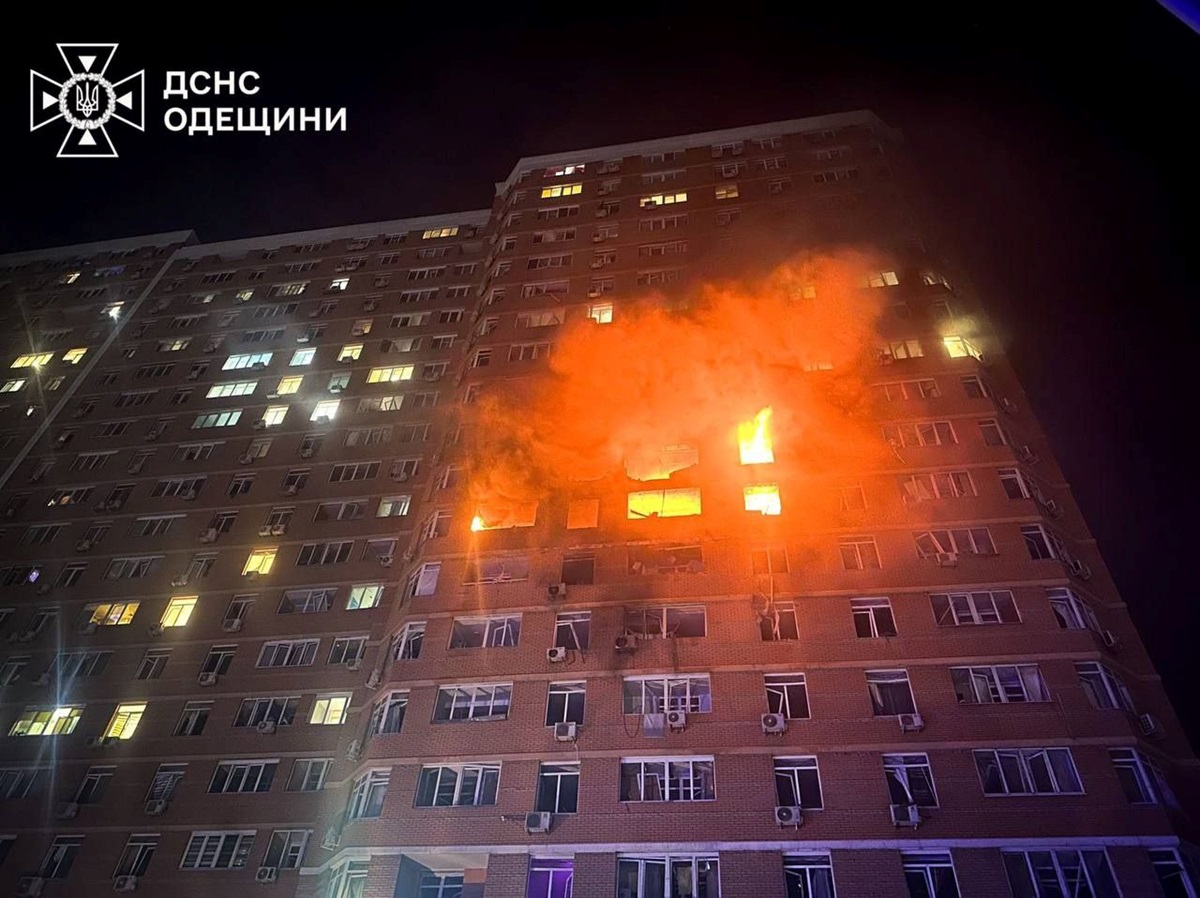 Новини України - Палали три поверхи: з’явилися кадри удару по Одесі