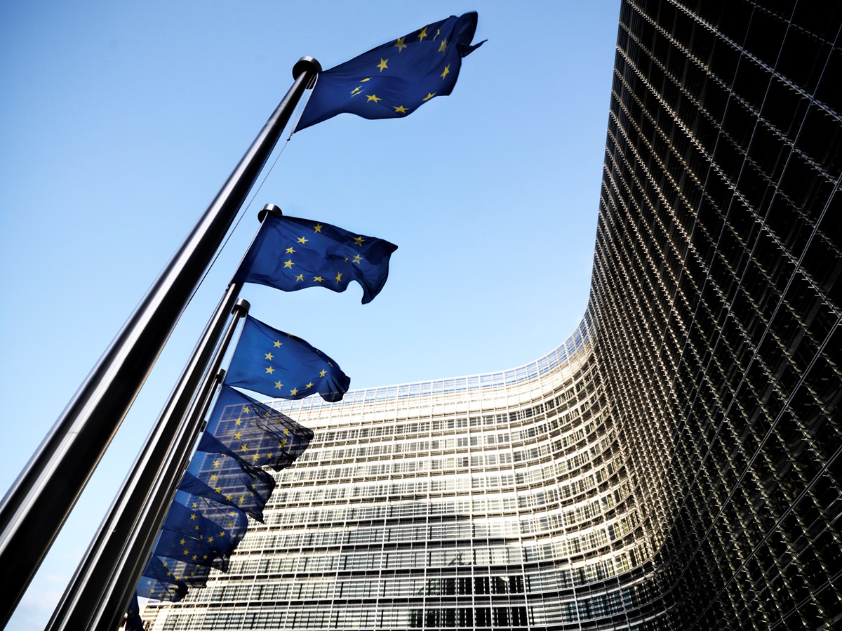 Новини світу - Посли ЄС підтримали €300 млн для української оборонки