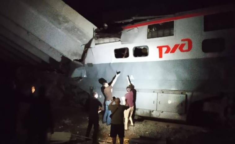 Новини світу - У РФ міст обвалився на потяг: є загиблі