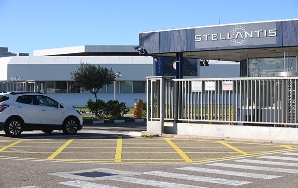 Авто новини - Автовиробник Stellantis зазнає €2,3 млрд збитків за перше півріччя
