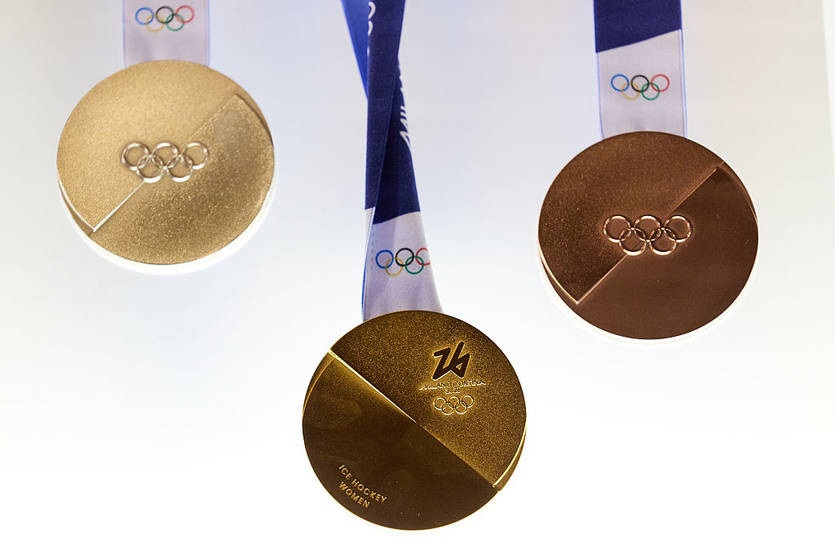 Новини спорту - МОК представив дизайн медалей Олімпіади-2026