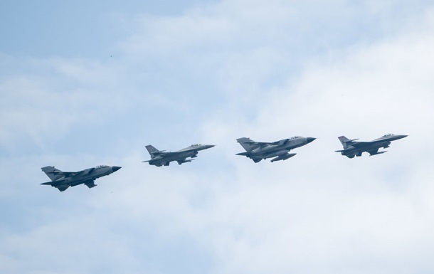 Новини світу - США, Японія та Південна Корея провели спільні повітряні навчання
