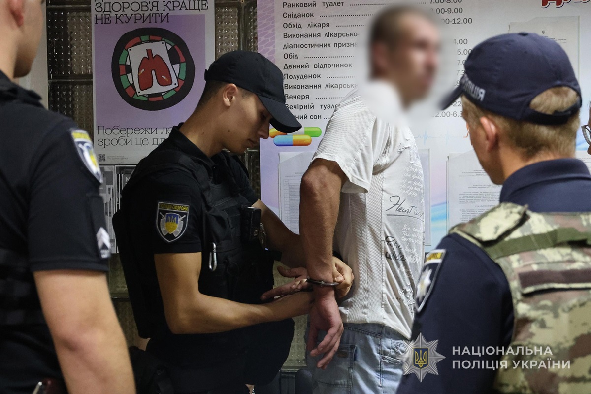 Новини України - У Запоріжжі пацієнт напав з ножем на лікаря