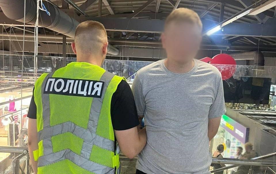 Новини Києва - В ТЦ Києва сталася різанина: поліція затримала підозрюваного