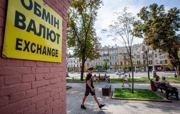 Новини бізнесу - Долар стабільний наприкінці тижня, євро дорожчає