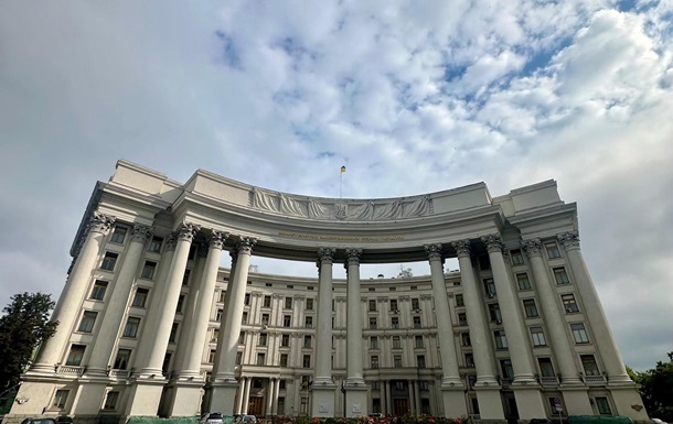 Новини України - Україна заборонила вʼїзд трьом військовим Угорщини