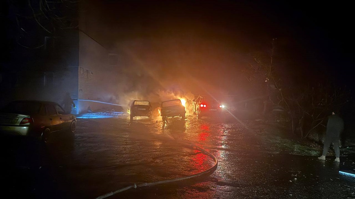 РФ вдарила ракетами по центру Балаклії, є загиблі