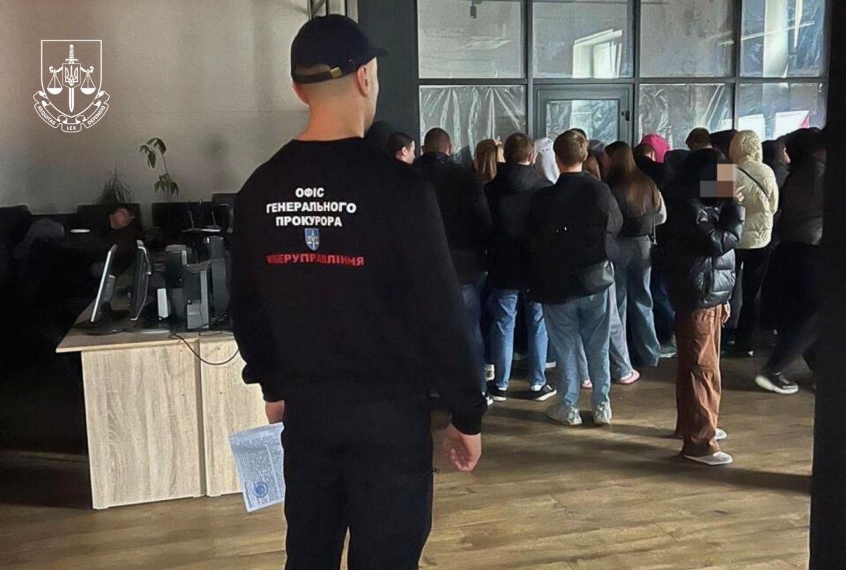 В Україні ліквідували мережу із 14 шахрайських кол-центрів