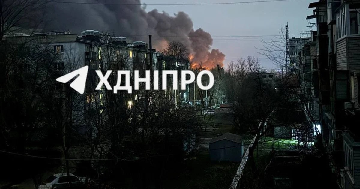 Новини України - Атака РФ: Дніпро після вибухів накрив чорний дим