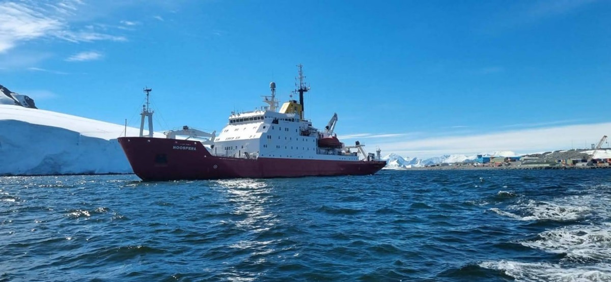 Український криголам Ноосфера вперше перетнув Південне полярне коло