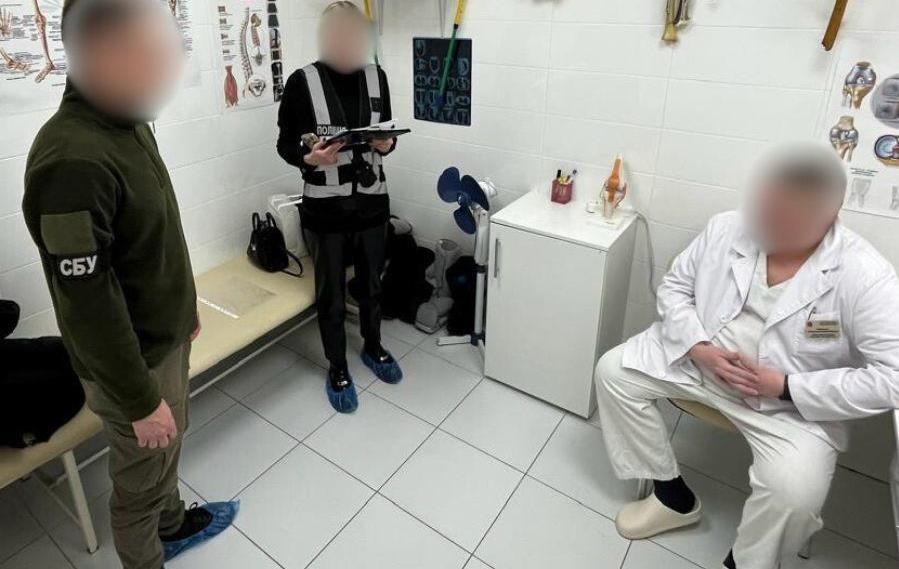 Новини Києва - В Києві лікар змусив військового заплатити ₴30 тисяч за безплатний фіксатор