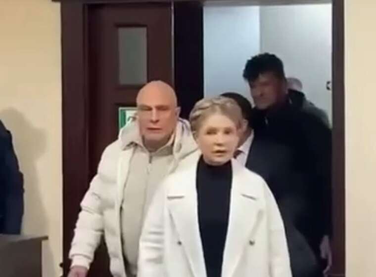 Корупція - Навіть не 17-й Тимошенко в суді іронізує з вилучення в неї старого iPhone