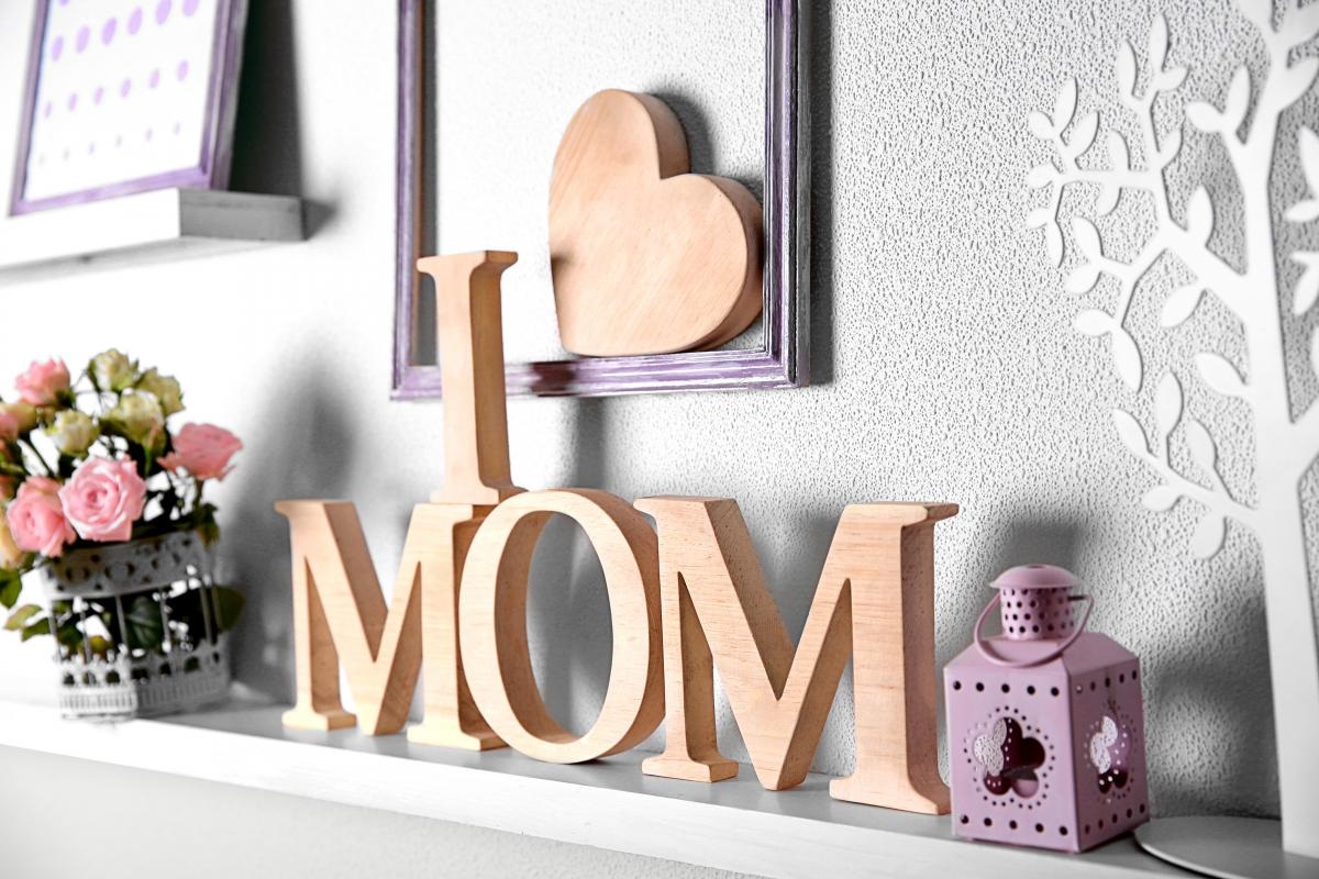 Без категорії - Свято вдячності: чим порадувати маму у її День народження