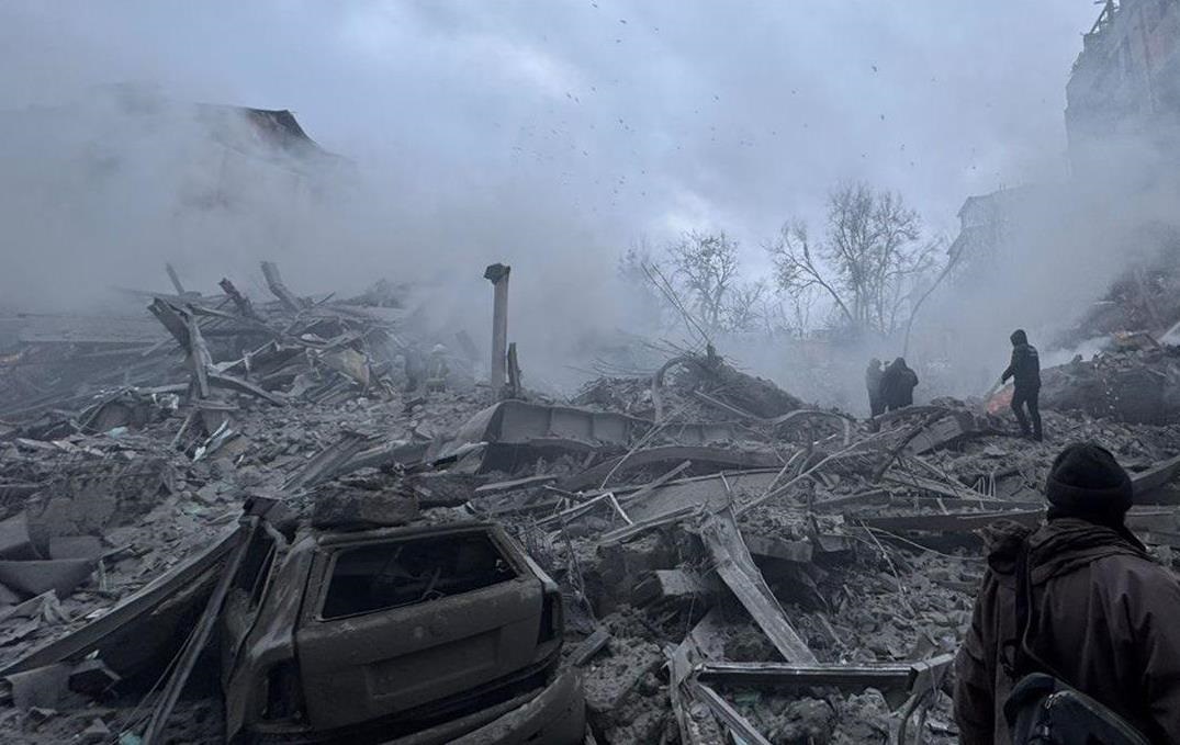 Удар по Харкову: під завалами шукають 5 людей